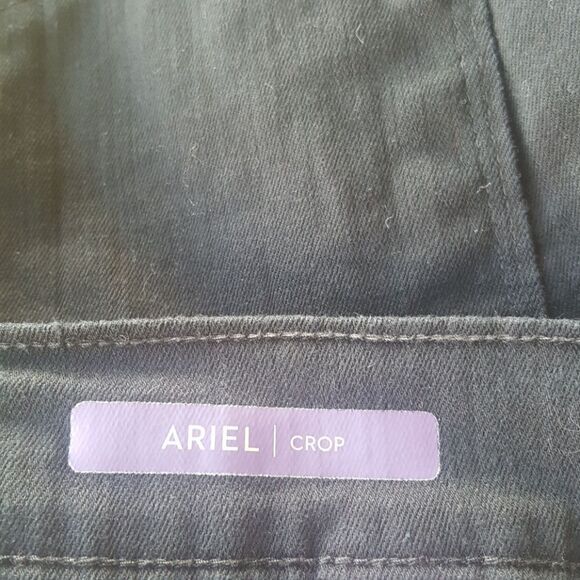 NYDJ "Ariel" Black Crop Jeans - Size 2 - Picture 4 of 5